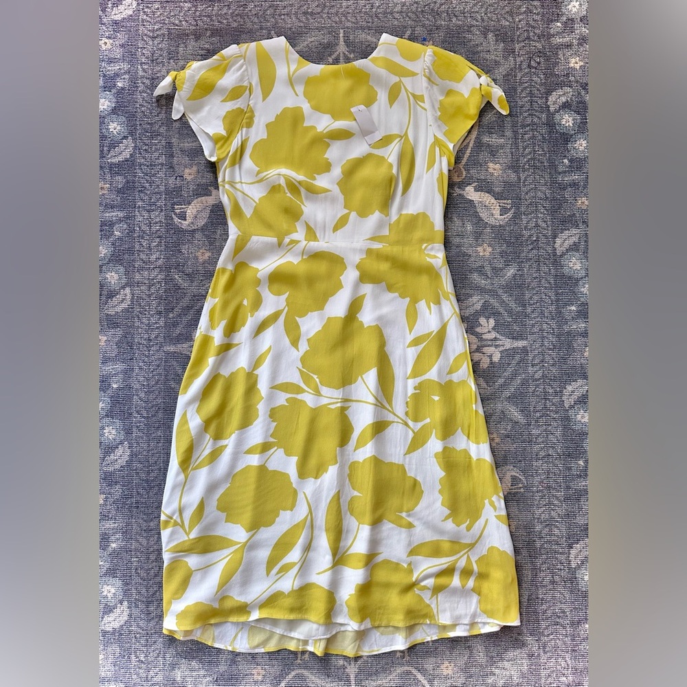Ann Taylor white and yellow floral short tie sleeve dress NWT - Picture 2 of 7